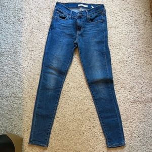 Women’s Levi’s 710 skinny mid-rise jeans, size 26!